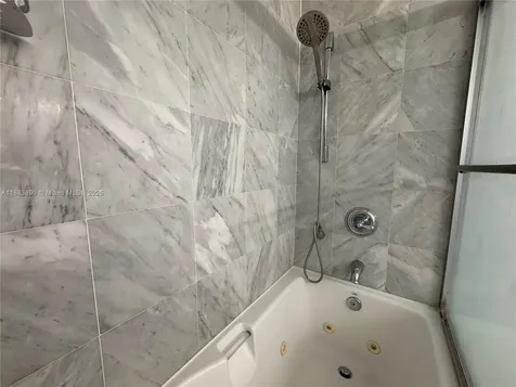 31 SE 5th Street Miami FL 33131