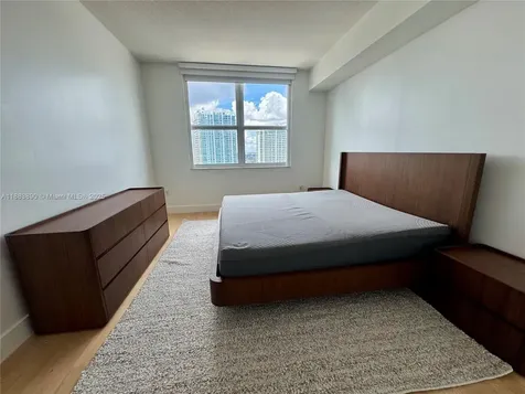 31 SE 5th Street Miami FL 33131