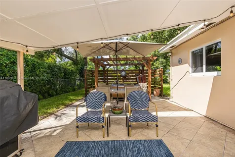 210 SW 64th Avenue Pembroke Pines FL 33023