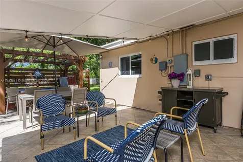 210 SW 64th Avenue Pembroke Pines FL 33023