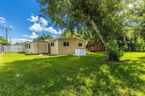 210 SW 64th Avenue Pembroke Pines FL 33023