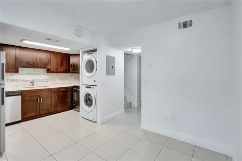 6916 NW 166th Terrace Miami Lakes FL 33014