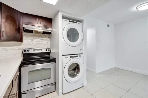 6916 NW 166th Terrace Miami Lakes FL 33014
