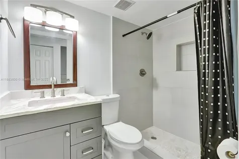 6916 NW 166th Terrace Miami Lakes FL 33014