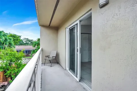6916 NW 166th Terrace Miami Lakes FL 33014