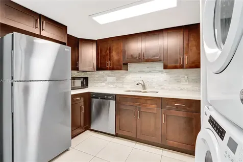 6916 NW 166th Terrace Miami Lakes FL 33014