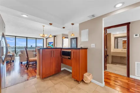 18021 Biscayne Boulevard Aventura FL 33160