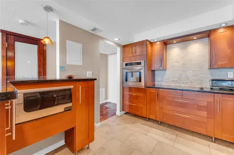 18021 Biscayne Boulevard Aventura FL 33160