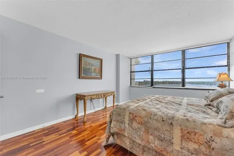 18021 Biscayne Boulevard Aventura FL 33160