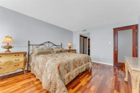 18021 Biscayne Boulevard Aventura FL 33160
