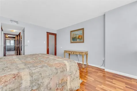18021 Biscayne Boulevard Aventura FL 33160