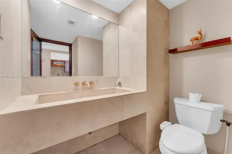 18021 Biscayne Boulevard Aventura FL 33160