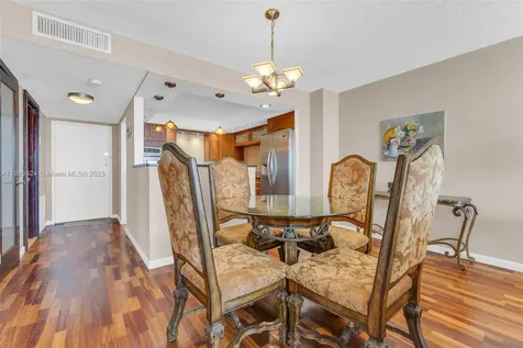 18021 Biscayne Boulevard Aventura FL 33160