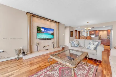 18021 Biscayne Boulevard Aventura FL 33160