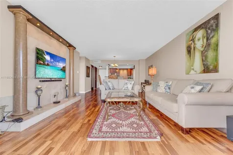 18021 Biscayne Boulevard Aventura FL 33160