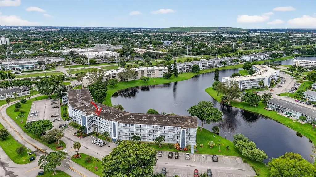 2009 N Farnham N Deerfield Beach FL 33442