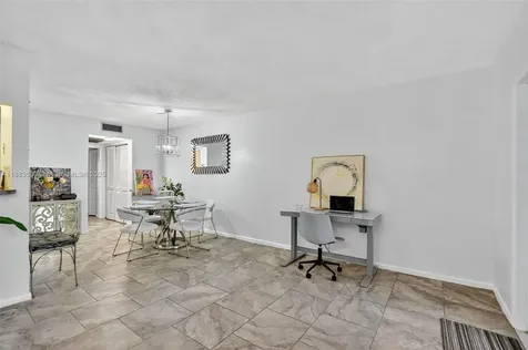 2009 N Farnham N Deerfield Beach FL 33442
