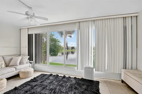 2009 N Farnham N Deerfield Beach FL 33442