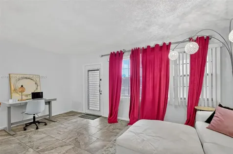 2009 N Farnham N Deerfield Beach FL 33442
