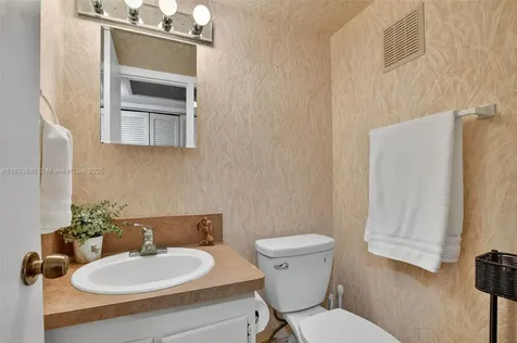 2009 N Farnham N Deerfield Beach FL 33442