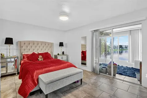 2009 N Farnham N Deerfield Beach FL 33442