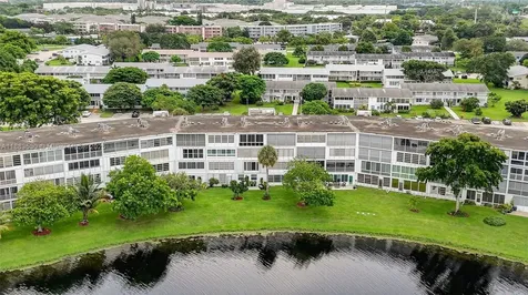 2009 N Farnham N Deerfield Beach FL 33442