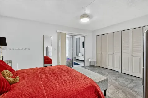 2009 N Farnham N Deerfield Beach FL 33442