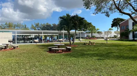 2009 N Farnham N Deerfield Beach FL 33442