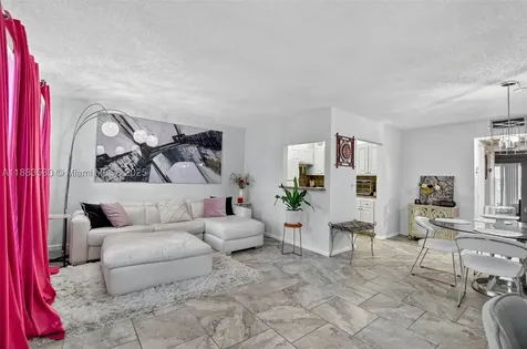 2009 N Farnham N Deerfield Beach FL 33442