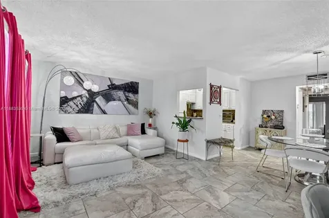 2009 N Farnham N Deerfield Beach FL 33442