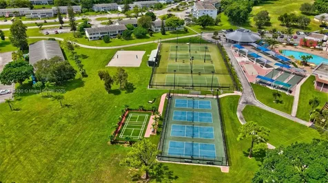 2009 N Farnham N Deerfield Beach FL 33442