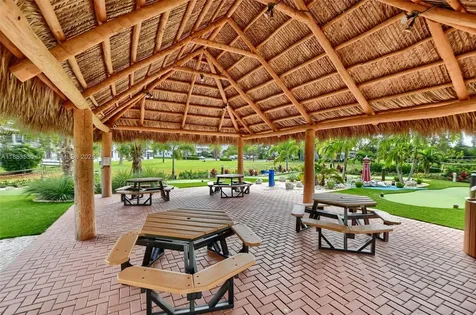 2009 N Farnham N Deerfield Beach FL 33442
