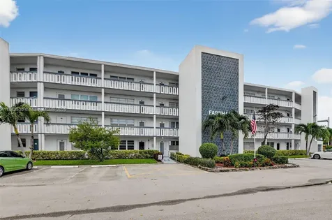 2009 N Farnham N Deerfield Beach FL 33442