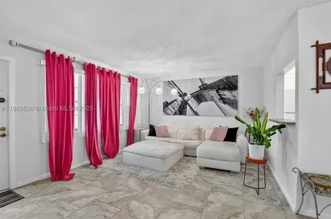2009 N Farnham N Deerfield Beach FL 33442
