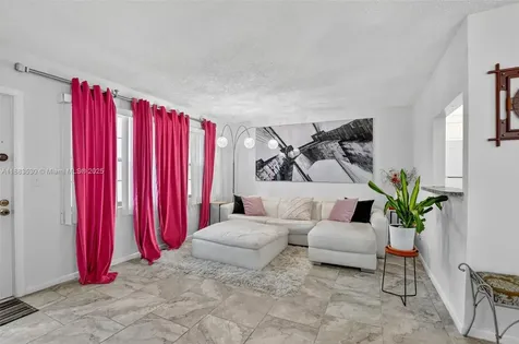 2009 N Farnham N Deerfield Beach FL 33442