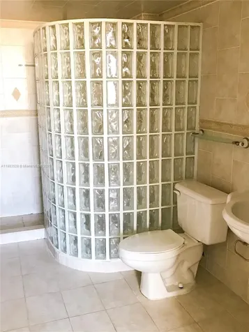 2642 Collins Avenue Miami Beach FL 33140