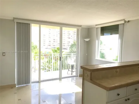 2642 Collins Avenue Miami Beach FL 33140