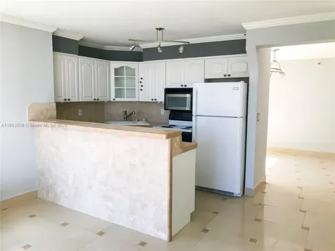 2642 Collins Avenue Miami Beach FL 33140