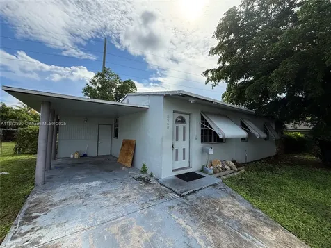 2960 Avenue F Riviera Beach FL 33404