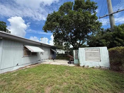 2960 Avenue F Riviera Beach FL 33404