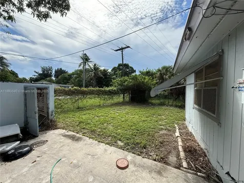 2960 Avenue F Riviera Beach FL 33404