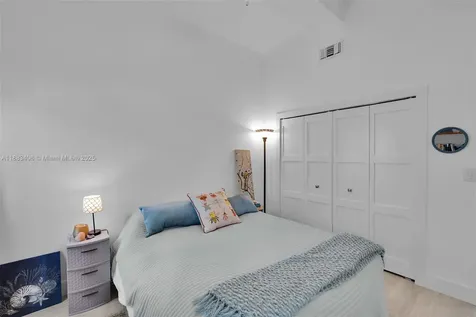 64 W Plaza Del Sol Islamorada FL 33036