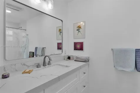 64 W Plaza Del Sol Islamorada FL 33036