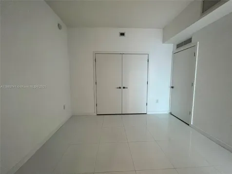 851 NE 1st Avenue Miami FL 33132