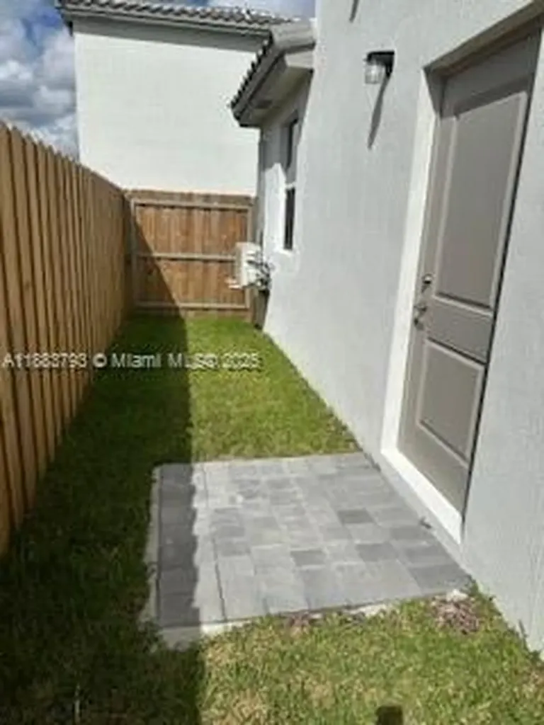 834 SE 26th Road Homestead FL 33035