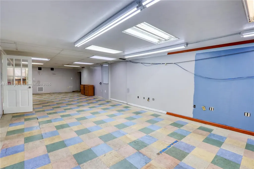 6250 W 21st Court Hialeah FL 33016