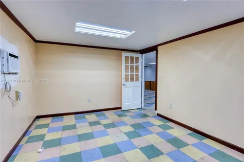 6250 W 21st Court Hialeah FL 33016