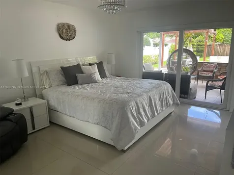 12645 SW 9th Place Davie FL 33325