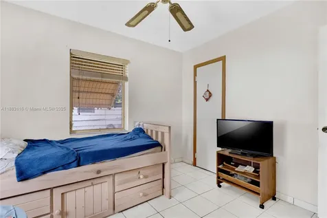 737 SW 8th Avenue Hallandale Beach FL 33009