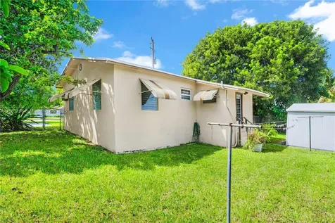 737 SW 8th Avenue Hallandale Beach FL 33009